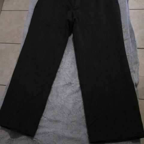 troc de  Pantalon de costume gris foncé taille 46, sur mytroc