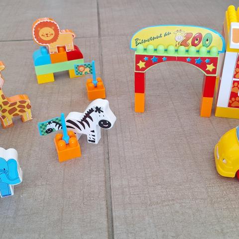 troc de  pièces plastiques zoo maison véhicule et animaux, sur mytroc