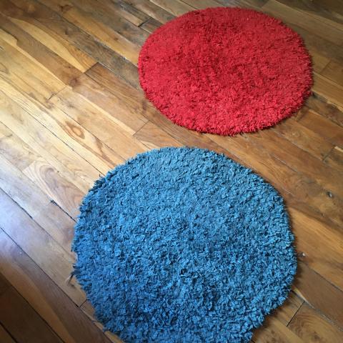 troc de  2 tapis sdb (rouge et bleu), sur mytroc