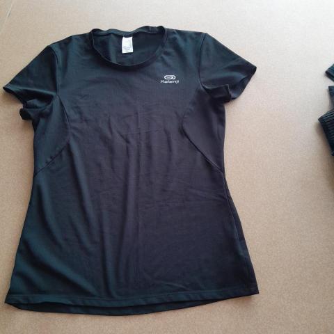 troc de  Tee shirt femme très bon état taille 36/38, sur mytroc