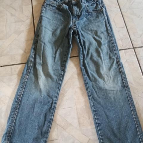 troc de  jeans 8 ans etat convenable lavé mais pas repassé port compris, sur mytroc