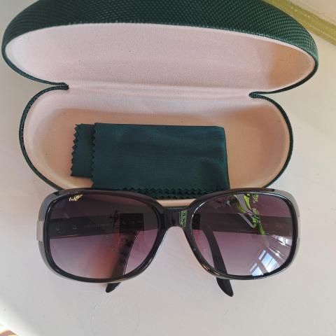 troc de  RESERVEES - Lunettes de soleil, sur mytroc