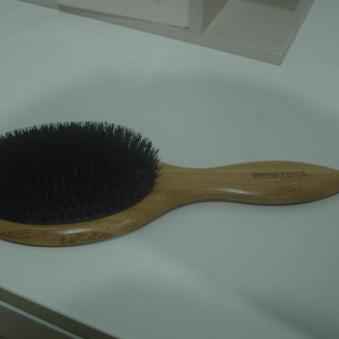 troc de  BESTOOL Brosse à Cheveux en Poils de Sanglier, sur mytroc