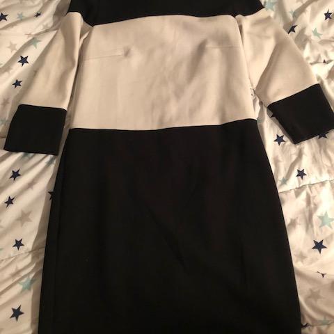 troc de  Robe noir et blanc Caroll Taille 38, sur mytroc