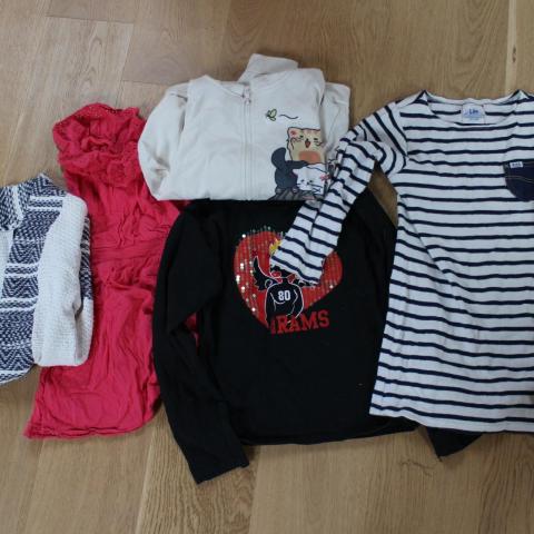 troc de  Lot de vêtements. 140cm., sur mytroc