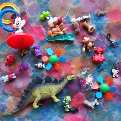 troc de  Lot jouets (Kinder et autres), sur mytroc