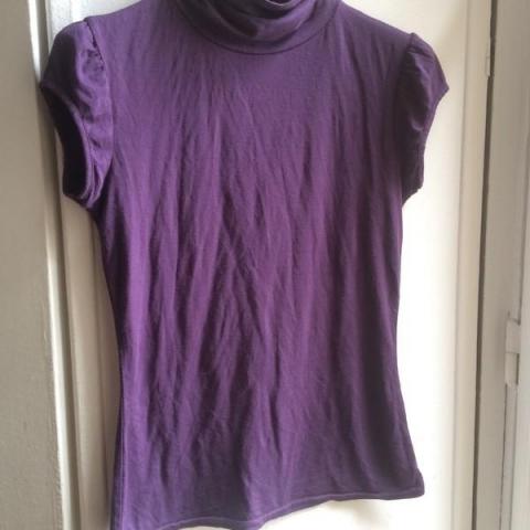 troc de  joli haut t-shirt violet S / 36 parfait état, sur mytroc
