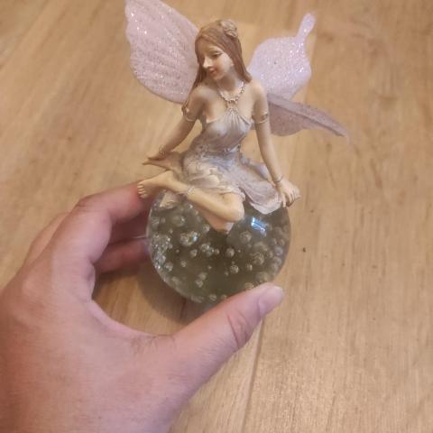 troc de  Fee sur boule en verre, sur mytroc