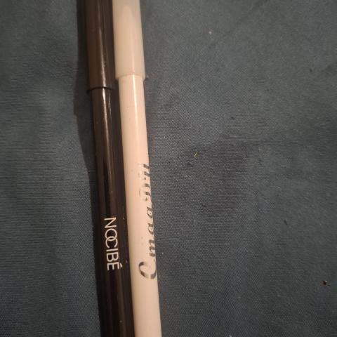 troc de  Crayons blanc et noir, sur mytroc