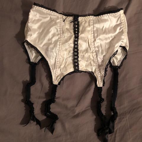 troc de  (réservé) Porte-jaretelle Carina taille 1, sur mytroc