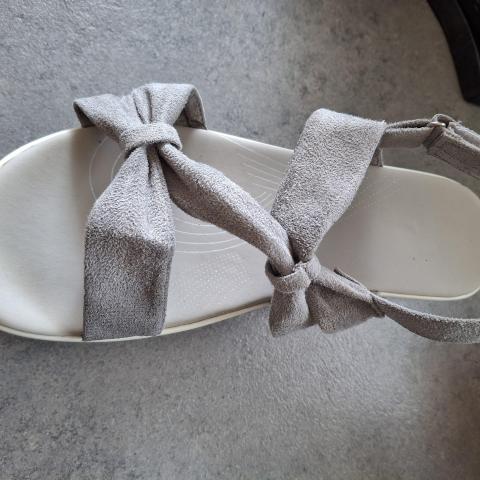 troc de  RESERVE Nus Pieds En Taille 40, sur mytroc