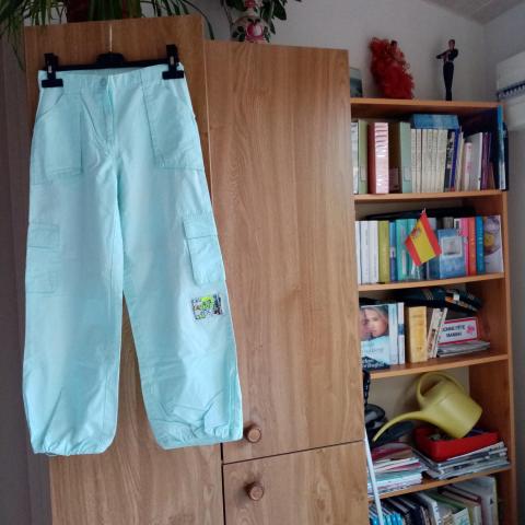 troc de  pantalon en toile  vert clair  10 ans  5  noisettes, sur mytroc