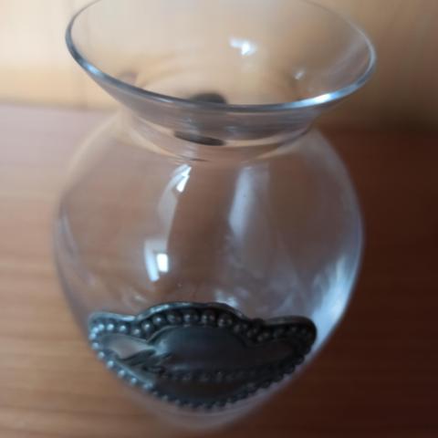 troc de  Un petit vase ou pot en verre marqué marraine, sur mytroc