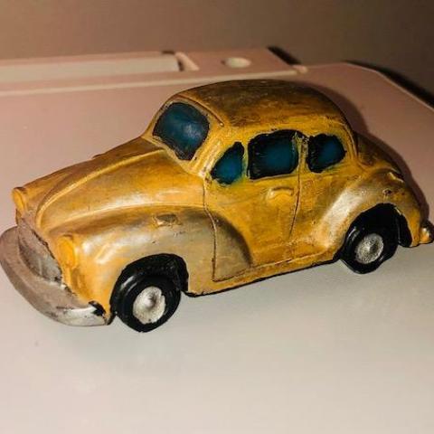 troc de  Figurine décoration voiture jaune céramique résine 10 cm, sur mytroc