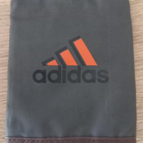 troc de  Portefeuille porte monnaie Adidas, sur mytroc