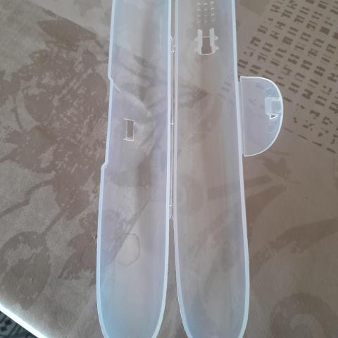 troc de  1 boîte pour brosse  à dents neuve, sur mytroc