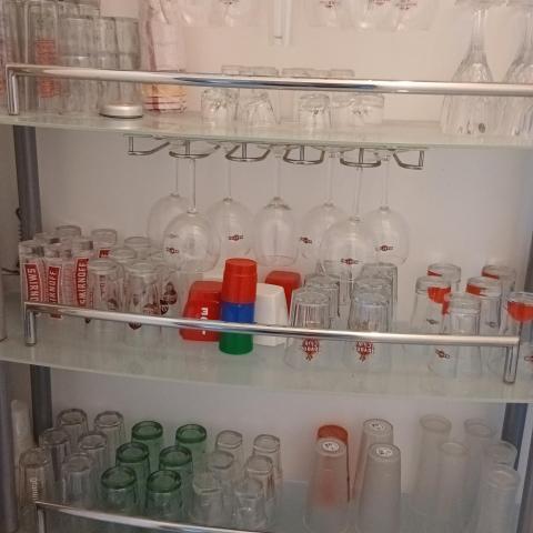 troc de  Étagère en verre présentoir, sur mytroc