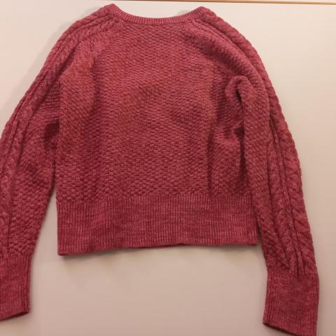 troc de  Très beau pull rose GAP taille M **Réservé**, sur mytroc