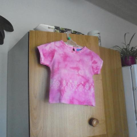 troc de  tee-shirt man-cou rose degradé  taille   18 mois  2  noisettes, sur mytroc