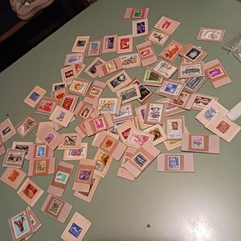troc de  Lot de timbres postaux tous pays, sur mytroc