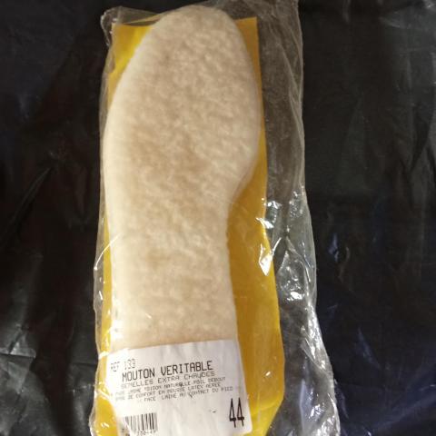 troc de  semelle taille 44 neuve réserver Erik hausse, sur mytroc