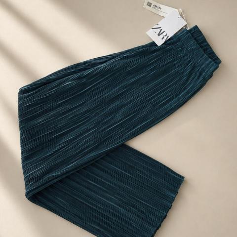 troc de  Pantalon Zara neuf avec étiquettes taille S, sur mytroc