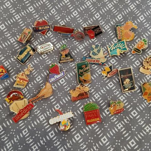 troc de  Reserver Lots De Pins " Reserver Stéphanie bc ", sur mytroc