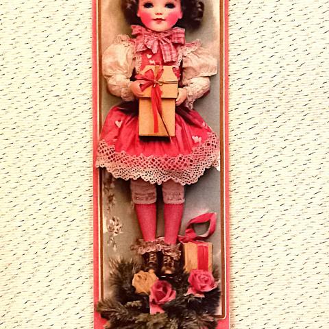 troc de  Marque-page "Poupée aux cadeaux". RESERVE., sur mytroc