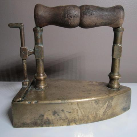troc de  RARE Ancien Fer Repasser Lingot Bronze Cuivré à braise 760 Grs, sur mytroc