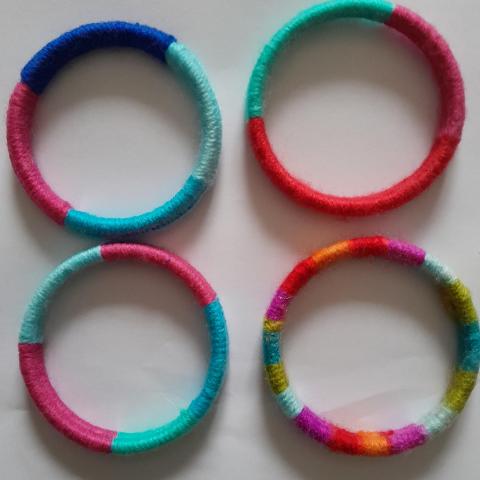 troc de  Réservée Lots de 4 bracelets laines, sur mytroc