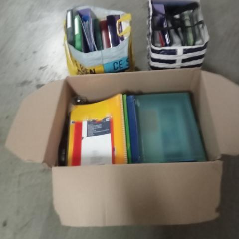 troc de  Lot de Fournitures Scolaires, sur mytroc