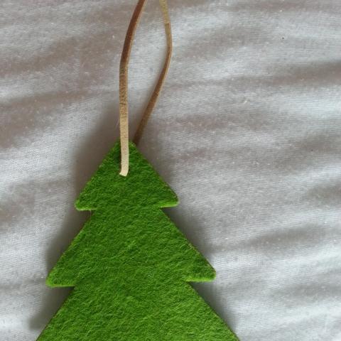 troc de  Décoration vintage Noël SAPIN DE NOEL en feutrine vert à pendr, sur mytroc
