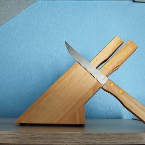 troc de  Lot de 6 couteaux avec support en bois, sur mytroc