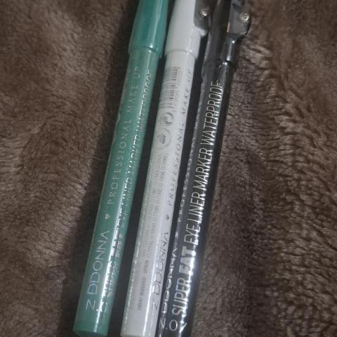 troc de  3 gros crayon encore emballé waterpoof, sur mytroc