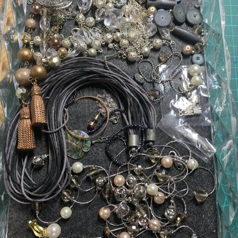 troc de  Pour créer des bijoux, collier vintage ou casséS, sur mytroc