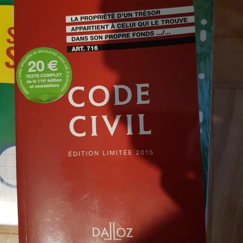 troc de  le code civil de 2015 en bon état, sur mytroc