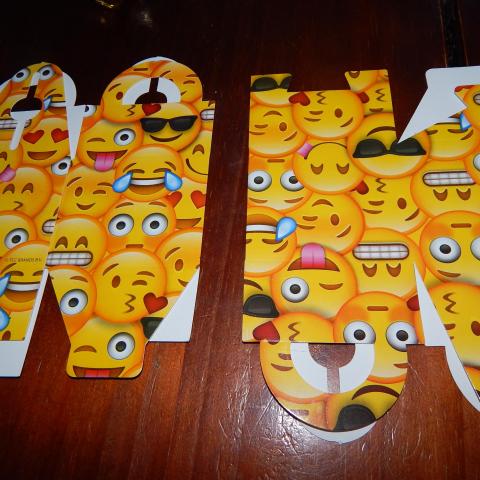 troc de  2 petites boites cartons thème emoji*réservé*, sur mytroc
