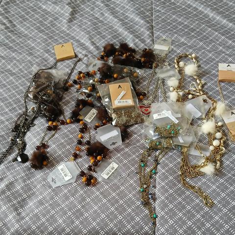 troc de  Reserver Maria Da Cunha ' Lots De Colliers, sur mytroc