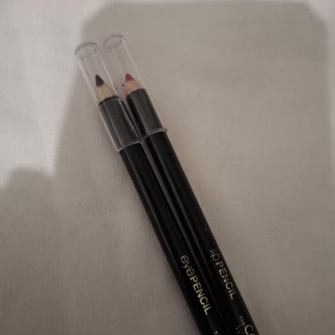 troc de  1crayon noir + 1 crayon rouge, sur mytroc