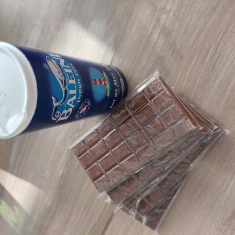 troc de  Lot chocolat au lait + sel + boîte à gouter, sur mytroc
