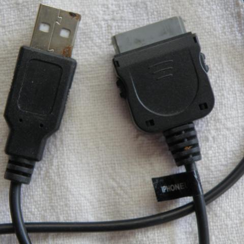 troc de  Câble USB pour Iphone et tablette 1ère génération, sur mytroc