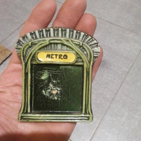 troc de  Petite plaque de métro en bois, sur mytroc