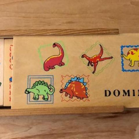 troc de  Boite de Domino les Dinosaures en bois - Vintage, sur mytroc