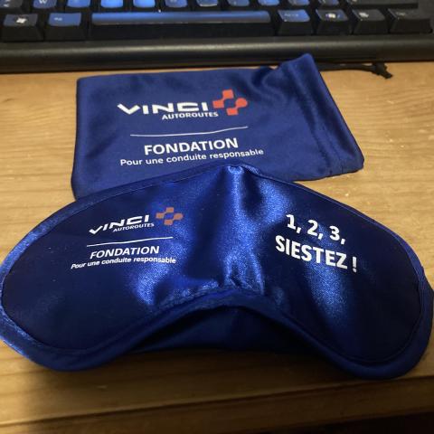 troc de  Masque de nuit et sa pochette, sur mytroc