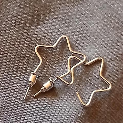 troc de  Reserver Troqueuse Une Paire De Boucle D Oreille, sur mytroc