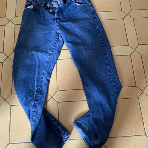 troc de  Jean homme à boutons, taille 46 tbe, sur mytroc
