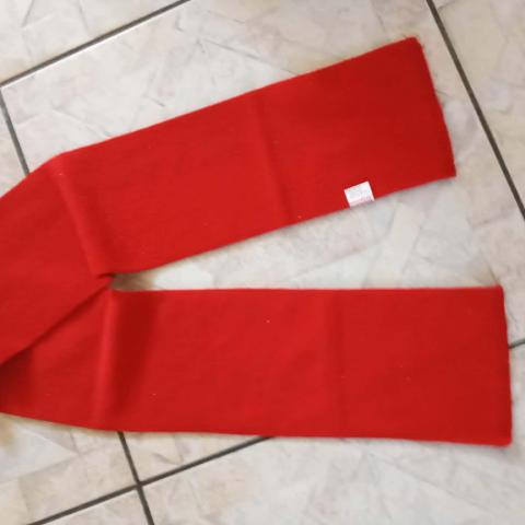 troc de  Echarpe rouge  a partir de 1 an, sur mytroc