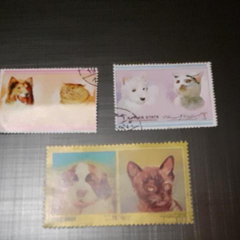 troc de  3 timbres chat chien, sur mytroc