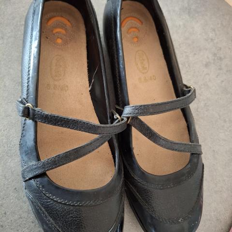 troc de  Chaussures school cuir tbe, sur mytroc