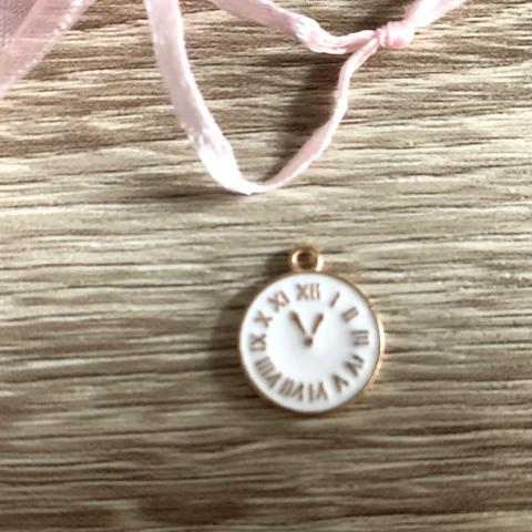 troc de  Breloque/pendentif horloge factice réversible blanc et doré, sur mytroc